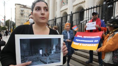 Шествие на арменската общност с искане да се прекрати конфликта в Нагорни Карабах