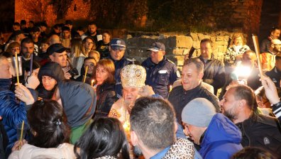 Над 3000 души се изкачиха до Патриаршеската църква на Царевец за Великден