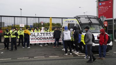 Заради протести: Отложиха дербито между "Юнайтед" и "Ливърпул"