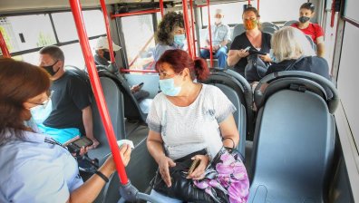 Маските станаха задължителни в градския транспорт в София