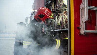 Мащабен пожар избухна в логистичен център на BRT в Милано (ВИДЕО)