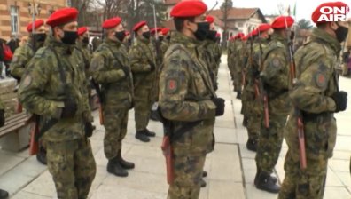 С литургия, панихида и шествие почетоха Апостола в родното му Карлово