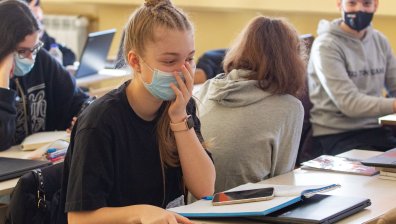 Учениците от 5 до 12 клас преминават към онлайн обучение в Софийска област