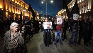 Манолова от протеста на "Системата ни убива": Ние сме един отбор!