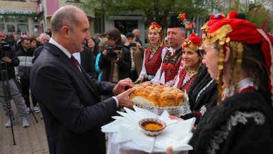 Радев: България се надига, трябва масово гласуване като в Унгария
