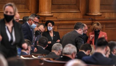 В НС отказаха да обсъждат намаляване на депутатските заплати