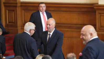 Ситуацията се усложнява, при две гласувания пак няма избран председател на НС