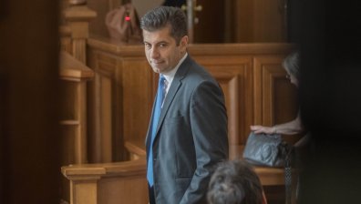 Петков: Слави трудно понася жена, стояща по-високо от него