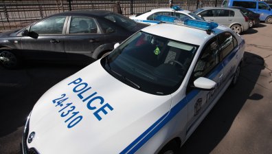 "Избери си с кой нож да те убия": Арестуваха швед, удрял с дървена летва жена