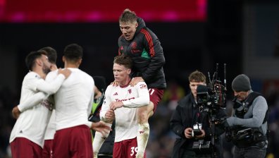 "Ман Юнайтед" пречупи "Астън Вила" в люта битка за Топ 5