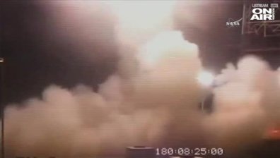 Уникално явление: НАСА пусна ракети, които оцветиха небето