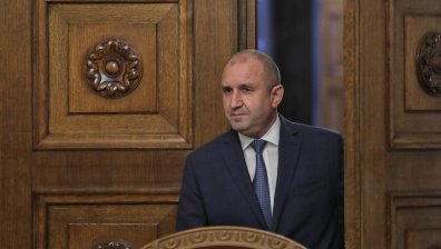 КС ще разгледа жалбите на Радев и 48 депутати за промените в Конституцията