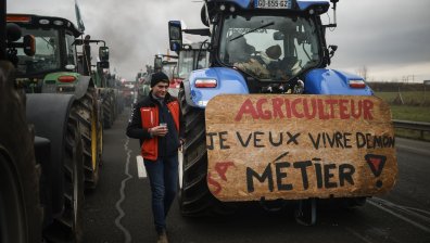 Фермерският протест във Франция придоби невиждани размери