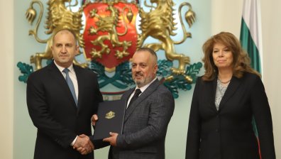 "Принадлежат ни от самото ни раждане": Люпчо Георгиевски и Благой Шаторов получиха български документи