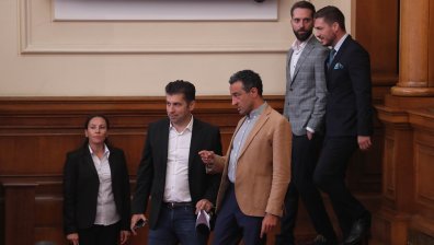 НС подновява работа на 1 септември: От ПП-ДБ искат да седят до ГЕРБ-СДС, а не до "Възраждане"