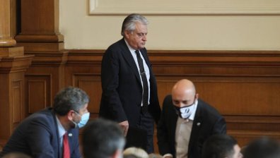 Изслушват Асен Василев и Бойко Рашков
