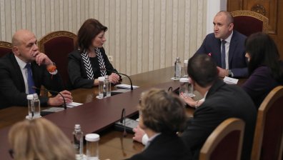 ГЕРБ: Да изнесем оръжие за Украйна! Радев: Какво оръжие внесохте в армията за 10 г., че да го изнасяте?