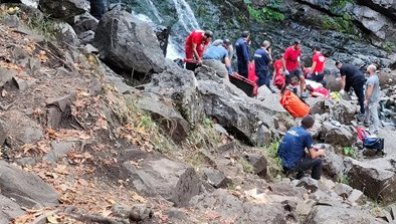 11 доброволци са транспортирали тялото на загиналия турист край Боянския водопад