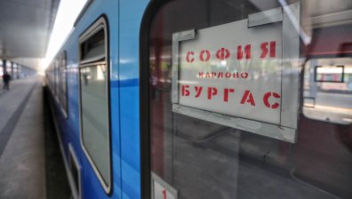 Пътници пътуват прави във влака София - Бургас, Гвоздейков: Абсурдно е!