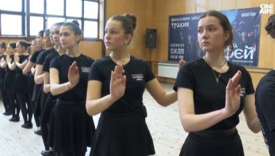 Български сърца в ритъма на фолклора: Деца от 5 държави танцуват с ансамбъл "Тракия" в Пловдив