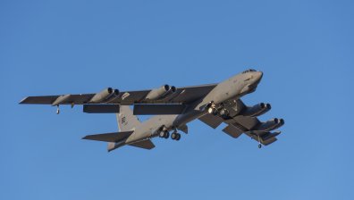 Американски бомбардировач се разби при рутинна мисия, 8 души са загинали