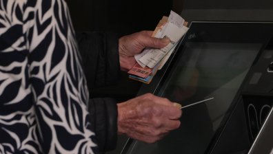 Внимание покрай еврото: Нови онлайн измами дебнат парите ни
