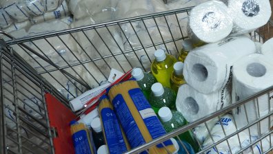 Защо помощта за социално слаби съдържа като храна само пакет захар и спагети