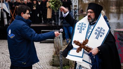 В Гърция празнуват Теофания - вадят кръст от вода като при нас
