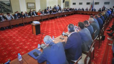 Комисията по ревизия с остри обвинения към АПИ и "Автомагистрали"