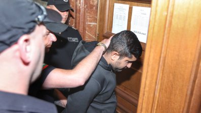 Един от нападателите на медици в Самоков остава в ареста