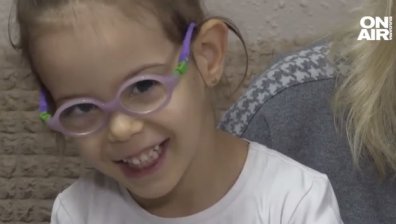 "Българската Коледа" връща детски усмивки. Маги мечтае да проходи