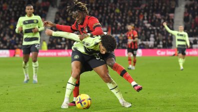 "Сити" попиля "Борнемут" и продължи преследването на "Арсенал"