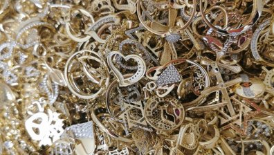 Митничари откриха над 10 кг злато в хладилни чанти на Дунав мост 2