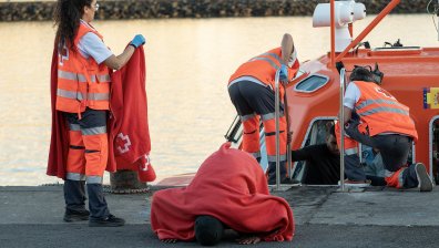 Двама загинали и 18 спасени от лодка с мигранти край гръцкия остров Лесбос