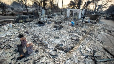 Броят на жертвите в Лос Анджелис расте, щетите са за $150 млрд.