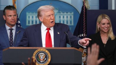 Доналд Тръмп изпрати войски във Вашингтон и пое контрол над полицията