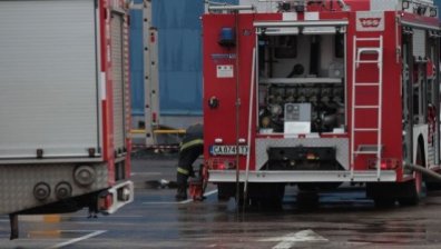 Две коли горяха в столичен квартал през нощта