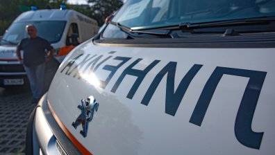 Козирка на къща падна и затисна мъж в Благоевград
