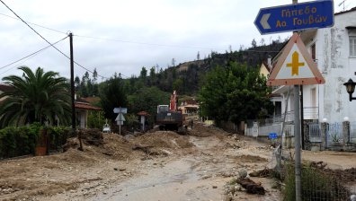 Опасни бури връхлитат Гърция, приближават и България