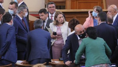 Председателят на НС откри пленарното заседание и обяви почивка