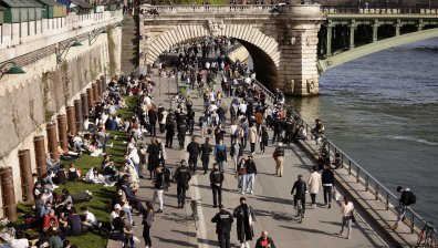 Πapиж зaгyби нaд 15 млрд. eвpo заради cпaд нa чyждecтpaннитe тypиcти