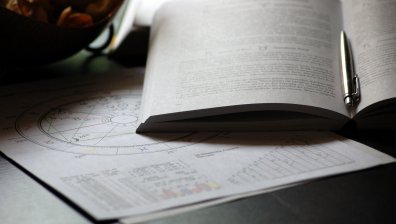 Хороскоп за 8 януари: Скорпионите да не дават пари назаем, Козирозите да избягват непознати