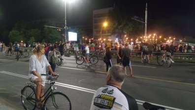 Протестиращите запалиха факли и блокираха "Цариградско шосе"