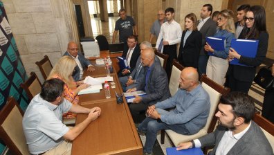 ГЕРБ-СДС се регистрира в ЦИК за изборите