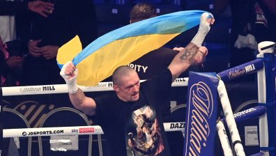 Скандал в Украйна: Усик напуска страната, за да се готви за мач с Джошуа