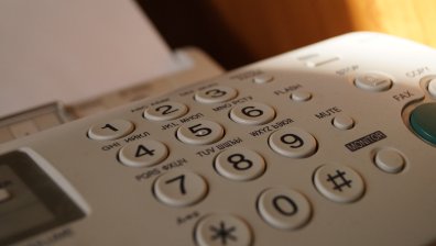 Гърция иска да забрани факсовете в институциите, служителите готови за бунт