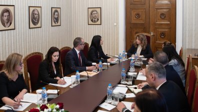 Йотова към НАП и КЗП: Всеки ден получаваме сигнали за скок на цените