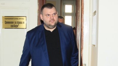 Пеевски дари половин милион лв. на "Левски"