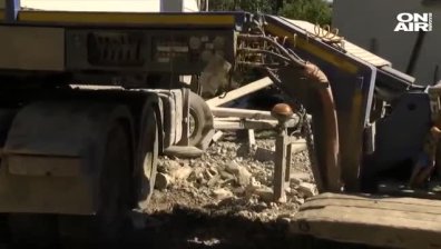 Разследват причините за катастрофата с ТИР в село Драганово