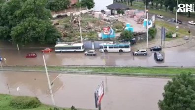 Пороен дъжд блокира трафика в Русе